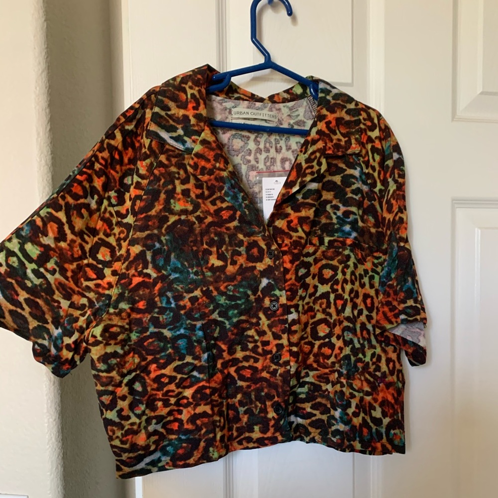 rainbow leopard cropped and collared button up